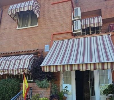 Casa con toldos