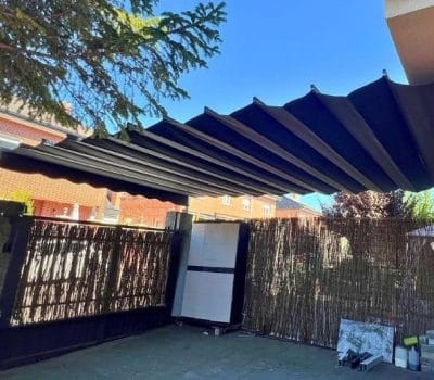 Pérgola negra