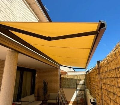 Toldo amarillo